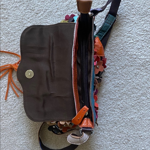 Amerileather Crossbody Bag - Picture 4 of 5